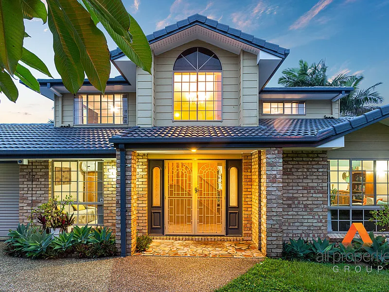 IMMACULATE, LARGE FAMILY HOME OFFERED FOR THE FIRST TIME IN 19 YEARS 