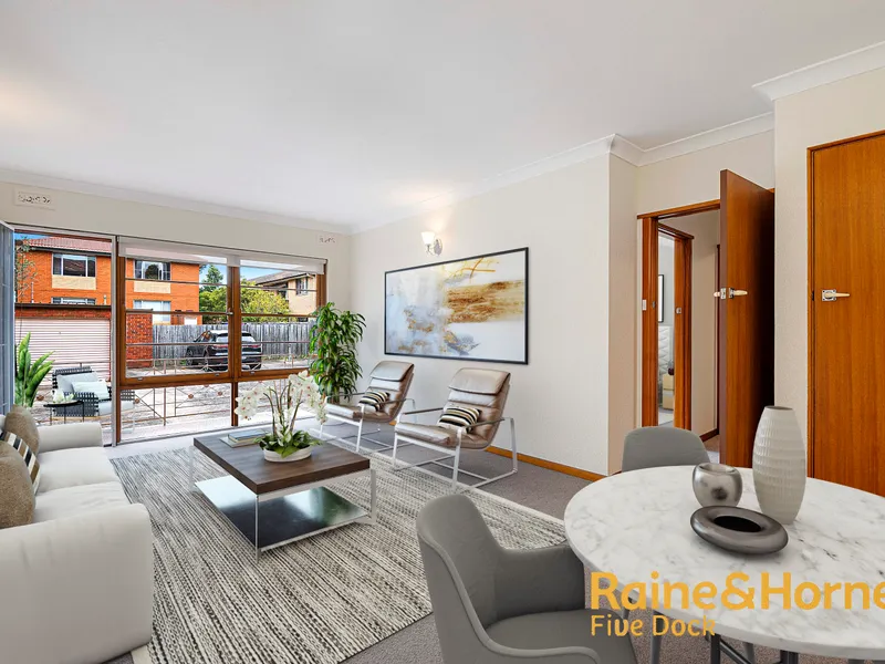 Gorgeous Renovated  Garden Apartment, Quiet Location & Totally Private.