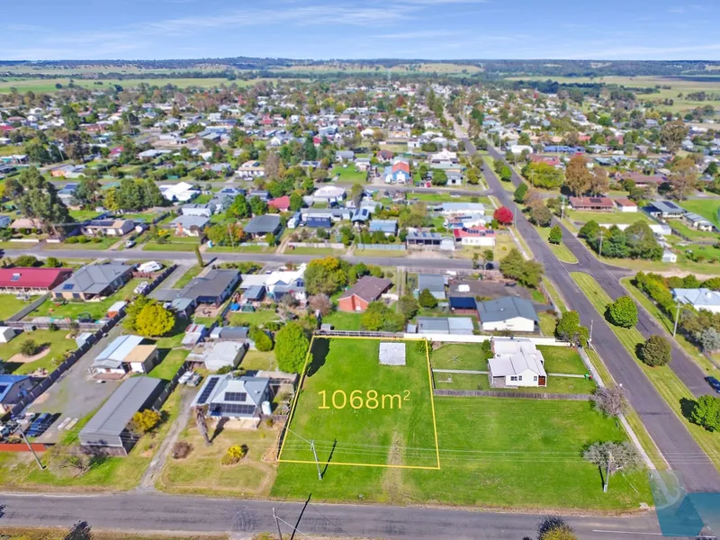Flat 1068 sqm Block of Land