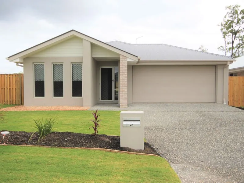 Modern 4 bedroom family home in the Heron Park Estate...