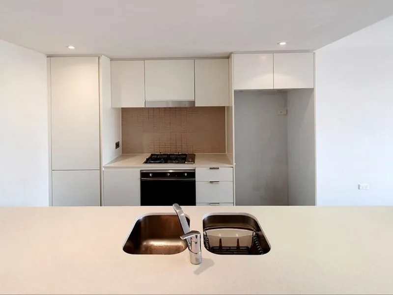 Spacious size 2 bedroom apartment in center of Zetland for rent!