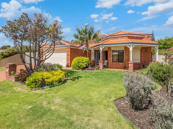 STUNNING BEACH ON YOUR DOORSTEP!!