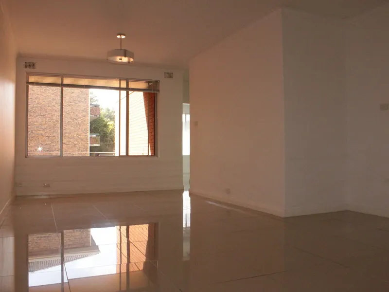 2 Bedroom Unit situated in the centre of Eastwood