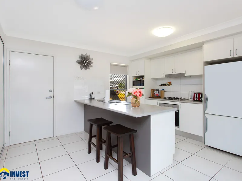 GREAT FAMILY HOME IN POPULAR COSGROVE.. YOU CAN CHOOSE TO LIVE OR INVEST...IDEAL OWNER OCCUPIER OR INVESTOR HOME