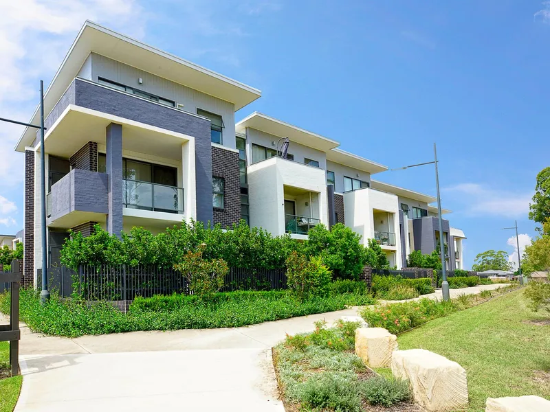 2 BEDROOM 2nd FLOOR APARTMENT WITH PARK VIEWS!!! 