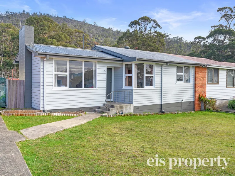 A Neat Home Sitting On A Good Size Flat Block