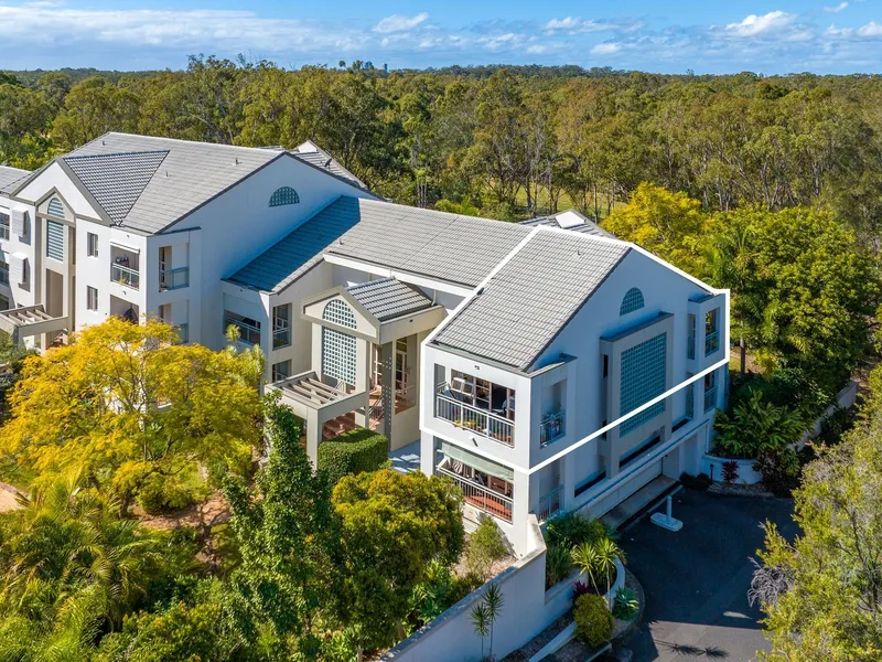 BEAUTIFUL, TOP FLOOR UNIT