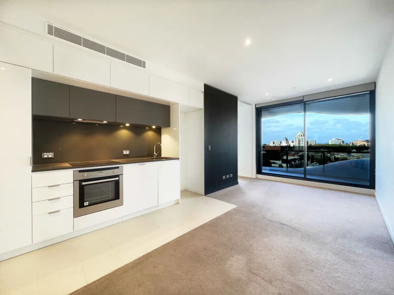 Luxurious 2 Bed 2 Bath with Car Space!