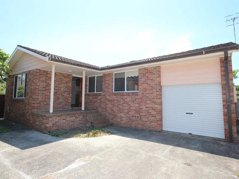 GOOD SIZE GRANNY FLAT * PETS ON APPLICATION *