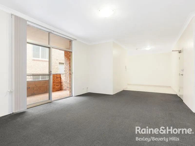 FRESHLY PAINTED - AMPLE STORAGE