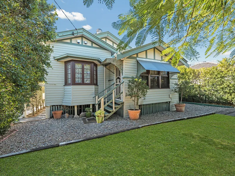 Charming Cottage Living!