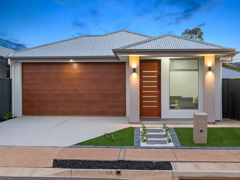 Brand new 4-bedroom display quality home – Dream come true!