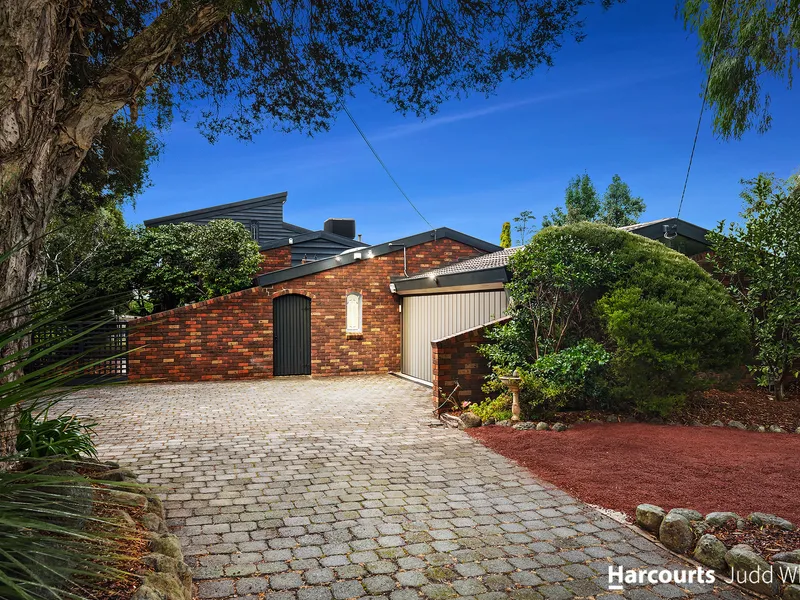 PRIVATE FAMILY HAVEN IN GLEN WAVERLEY SECONDARY & MOUNT VIEW PRIMARY ZONE 