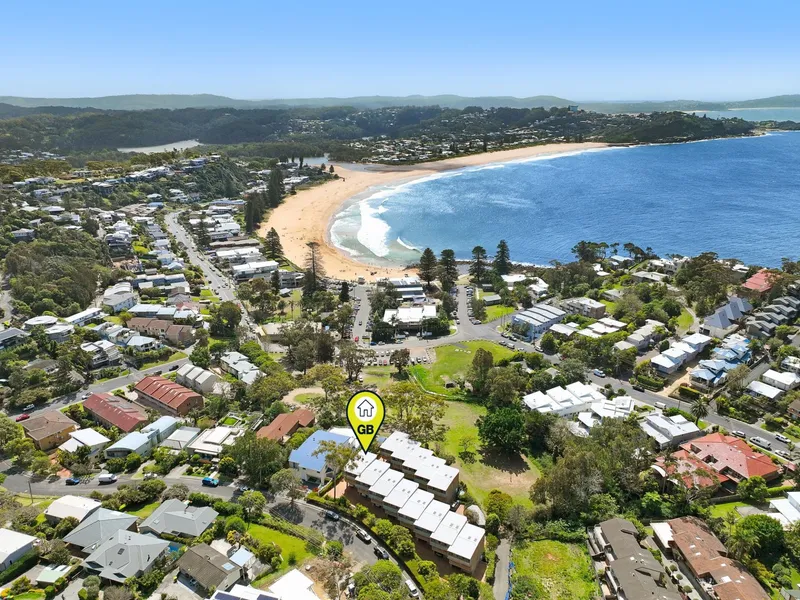 TRI-LEVEL TOWNHOUSE WITH OCEAN VIEWS