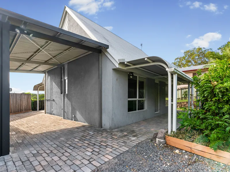 3 BEDROOM PRIVATE HOUSE IN COOLUM BEACH
