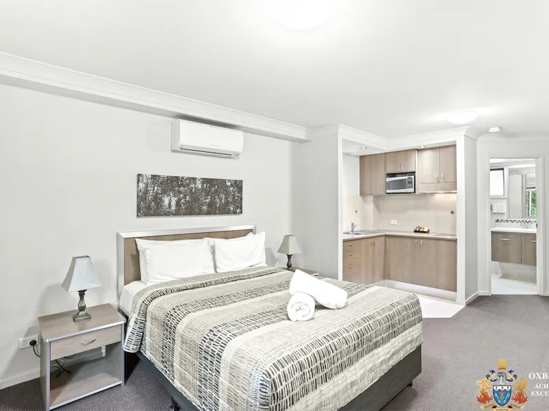 A BLOCK OF 24 UNITS WITH ENORMOUS INCOME ON 2,400SQ M OF LAND