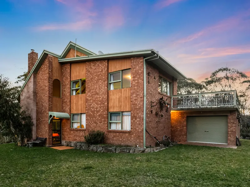 4Ha home/hobby farm fronting the Victoria River, only 20 minutes from the ski fields.