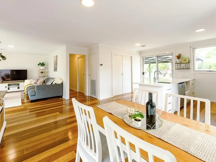 Freshly renovated home in a great area close to parklands and shops