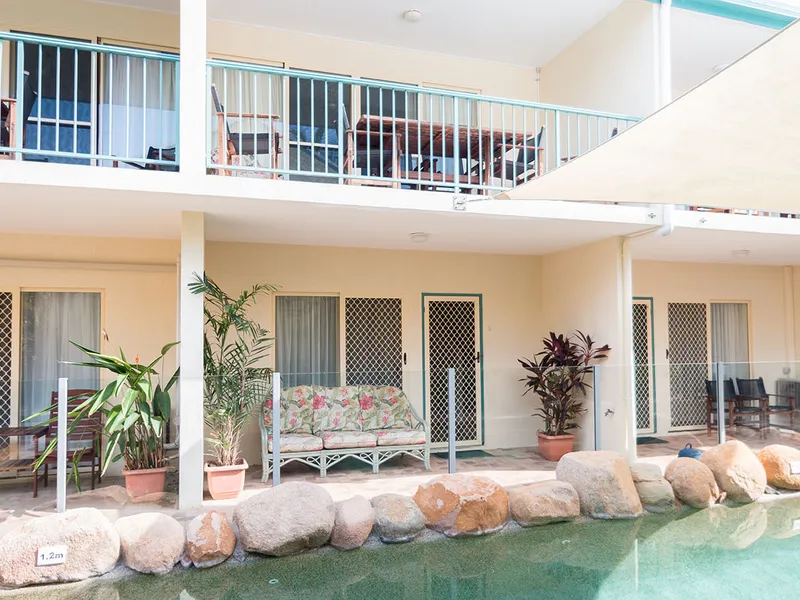 Only a few steps to beautiful Horseshoe Bay Beach 