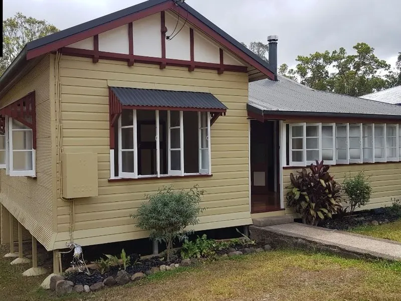 Double Block and house on the edge of town with a potential development opportunity