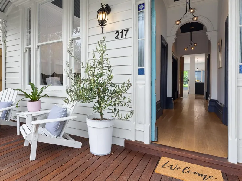 Central Ballarat, Fully Furnished, Luxury Home ... within walking distance of the CBD.