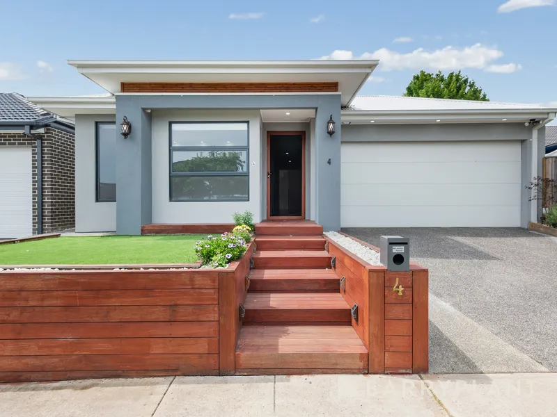 NOT 1 BUT 2 MASTER BEDROOMS WITH FULL EN-SUITE