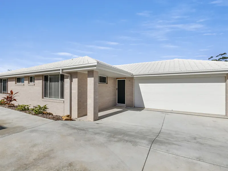 NEAR NEW MODERN LIVING