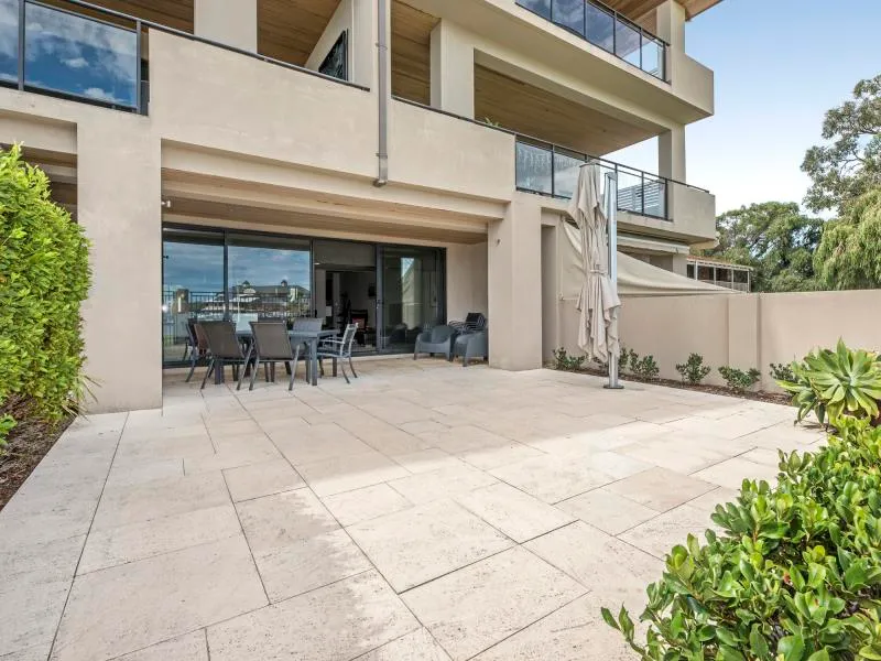 EXECUTIVE APARTMENT ON THE MARINA