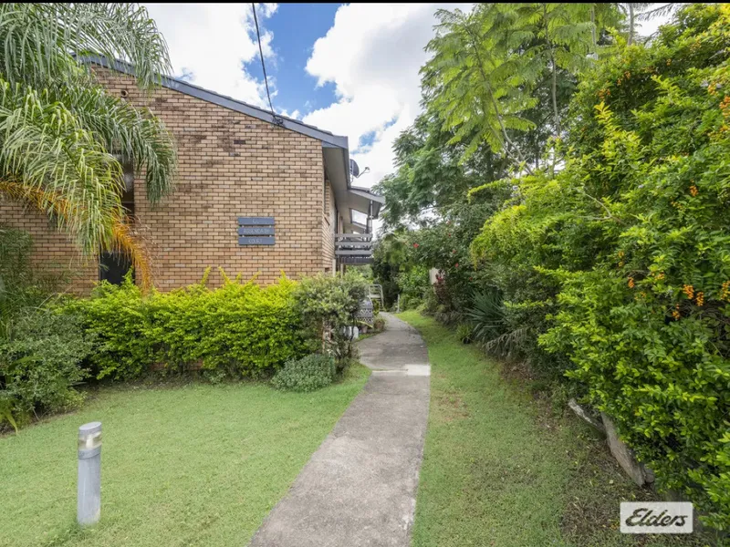 TIDY UNIT CLOSE TO TOWN