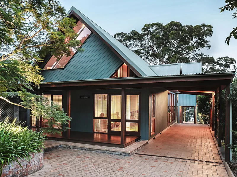 Incredible 733m2 architectural masterpiece on water's edge