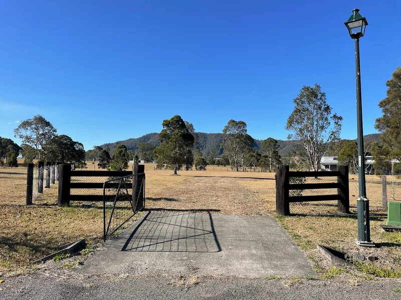 Large, level 4,090m2 Rural/residential block in the premier Avon Estate Gloucester