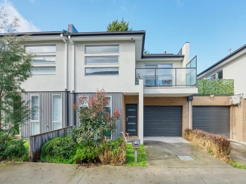 Luxurious and low maintenance townhouse for Lease