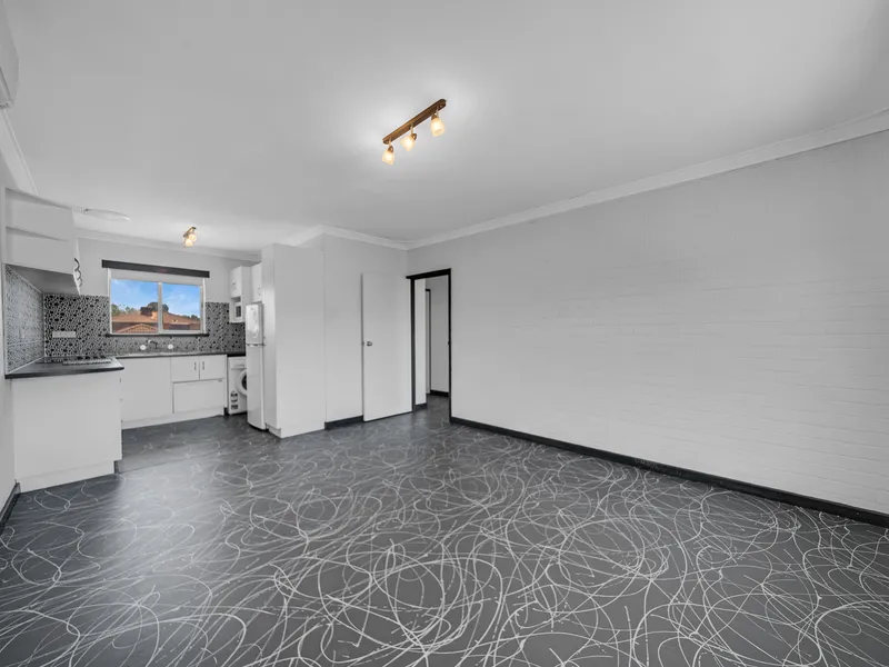 LOCK UP AND LEAVE APARTMENT IN A GREAT LOCATION!