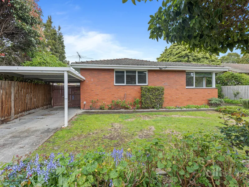 Superbly located 2 bedroom villa - renovated!