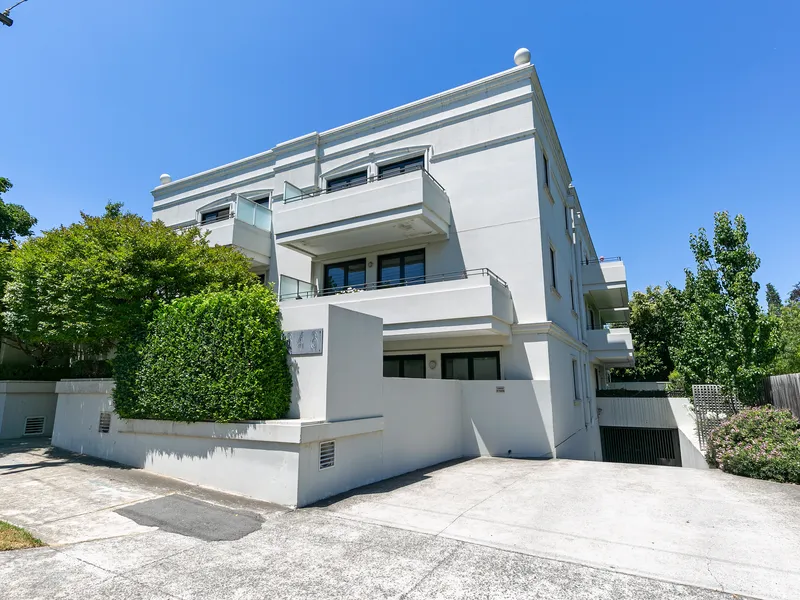 Spectacular location with enormous courtyard