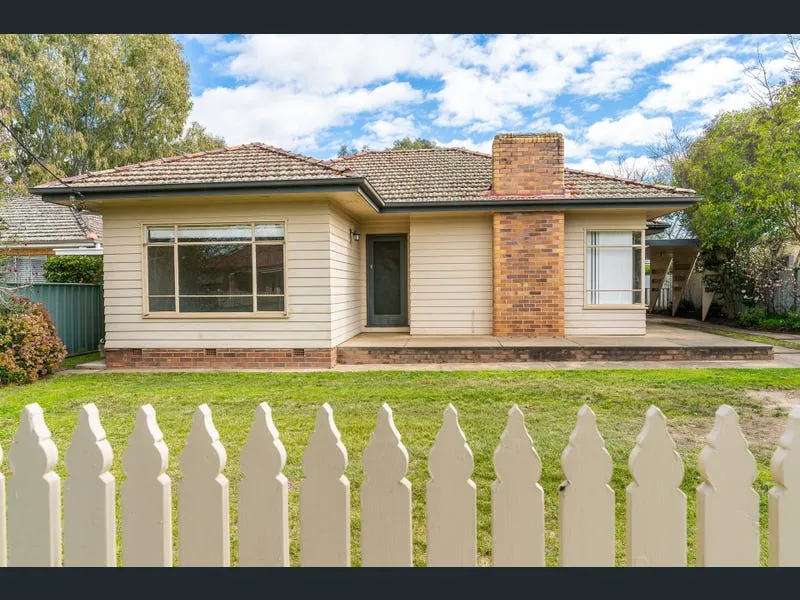 CHARMING THREE BEDROOM HOME IN NORTH ALBURY
