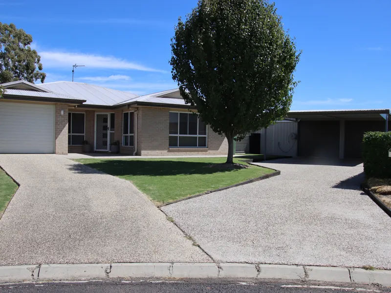 4 Bedroom Brick Family Home - Great Location - Hidden away at the end of the Cul-de-sac