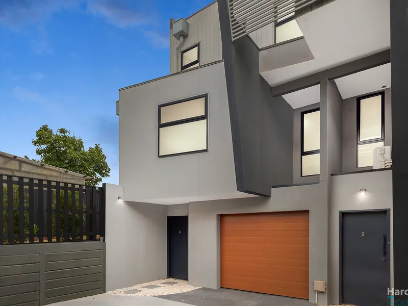 Executive Living in an Outstanding Location