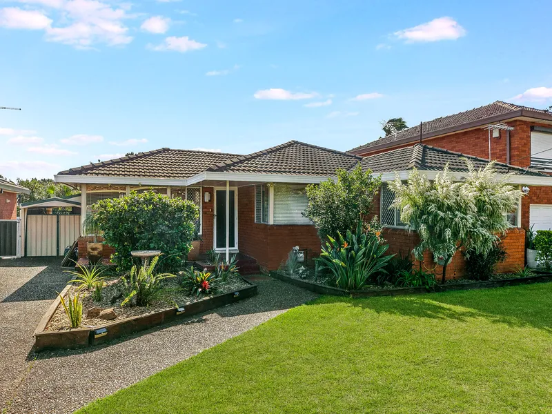 Dream Home Alert: Stunning 3-Bedroom Haven with Teenage Retreat and Pool