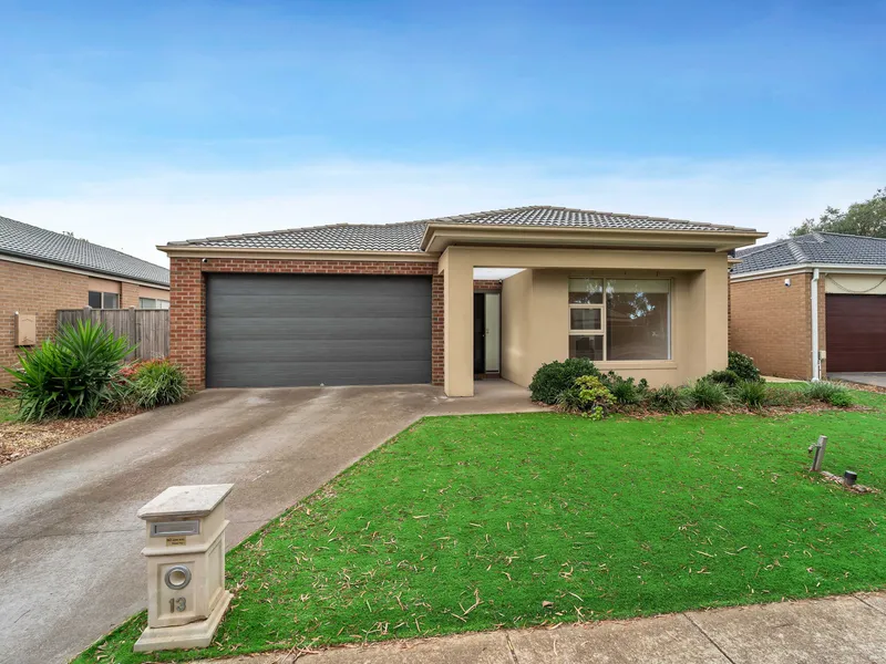 Alamanda School Zone With Access to Club Facilities Pool Gym and Much More!!