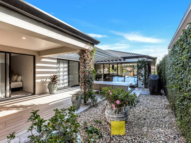 FURNISHED STUNNING WATERFRONT ENTERTAINER