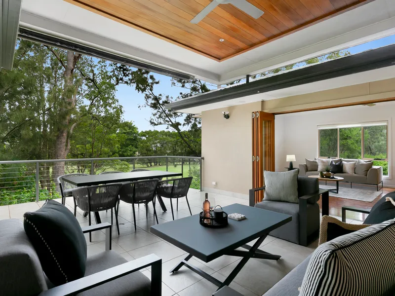 MASSIVE FAMILY HOME OVER LOOKING THE GOLF COURSE, WITH DUAL LIVING