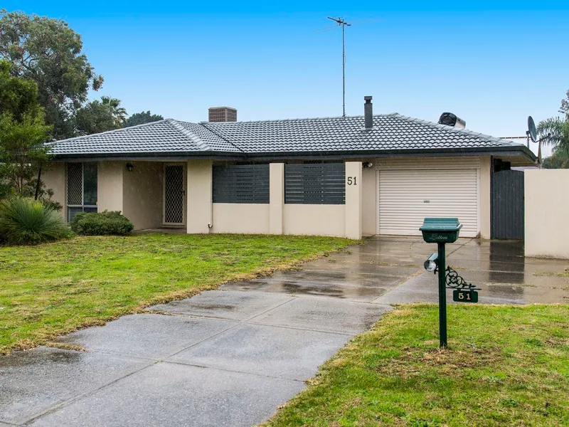 FAMILY HOME WITH BELOW GROUND SWIMMING POOL !