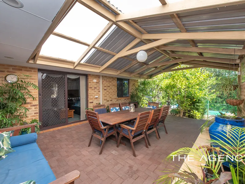 YOUR OWN TROPICAL OASIS!