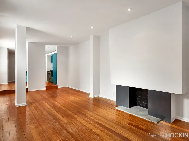 Waterfront Deco Apartment.