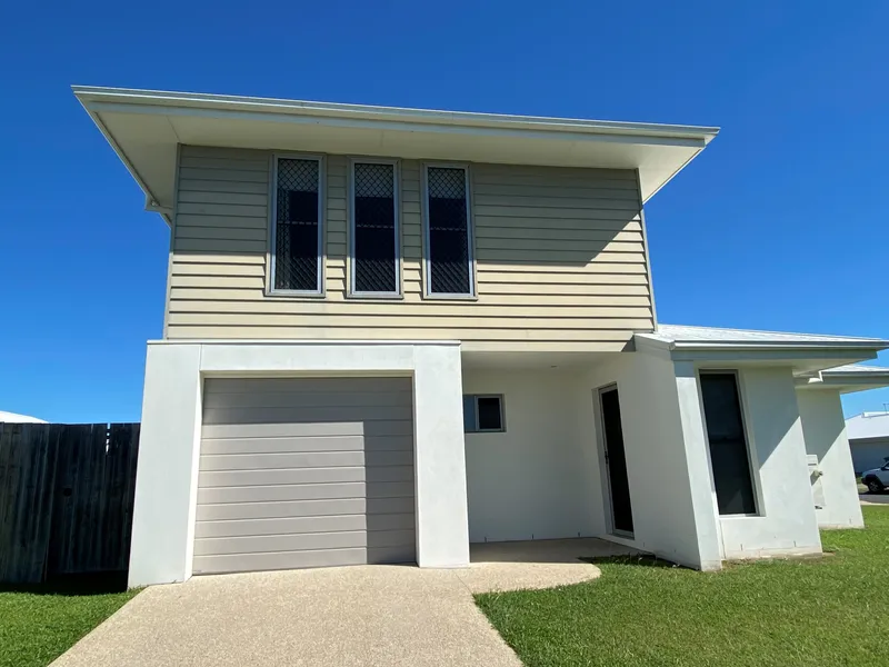 Townhouse in new Andergrove Lakes!