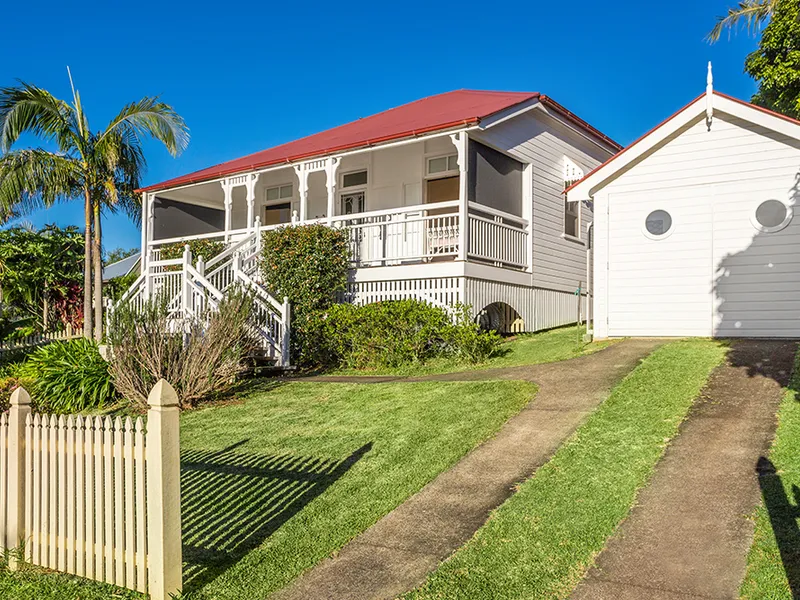 Superbly Renovated – Walk To Bangalow Village