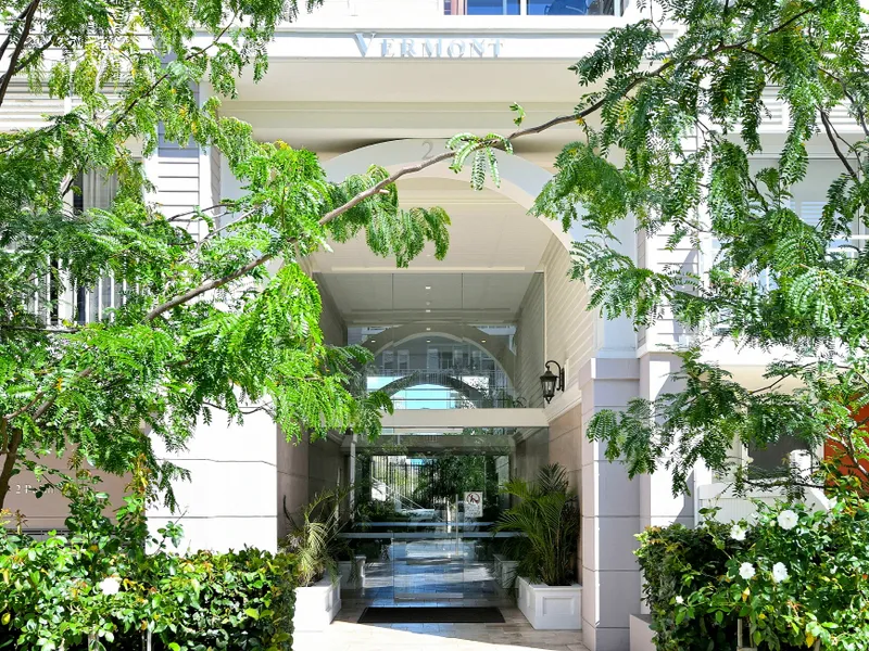 Prestige bayside living in Breakfast Point