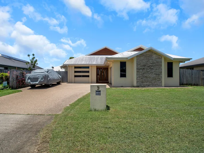 700 METRES TO THE BEACH