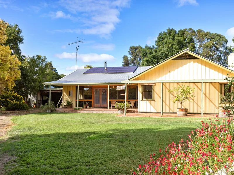 Rural Lifestyle Awaits.....